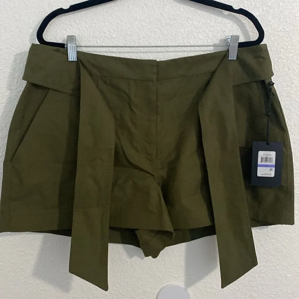 NWT- DKNY- High waisted -tie chino shorts- Dark Green- Size 18